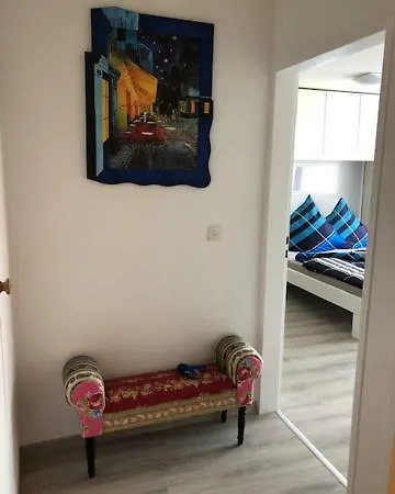 Vida Real Estate Theodor Apartment *