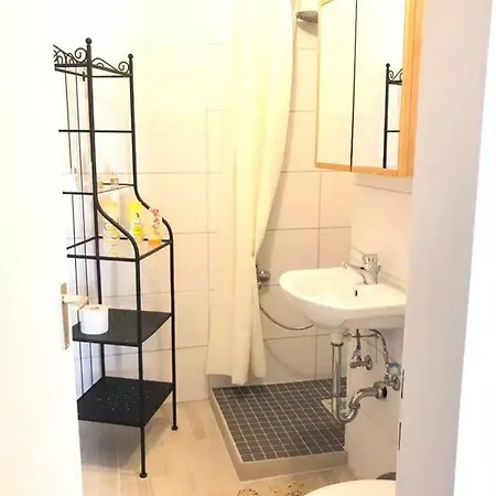Vida Real Estate Theodor Apartment *